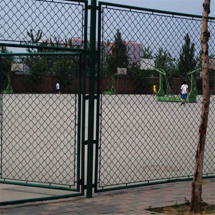 學(xué)校體育場(chǎng)勾花護(hù)欄網(wǎng)圖片4 學(xué)校體育場(chǎng)勾花護(hù)欄網(wǎng)圖片4