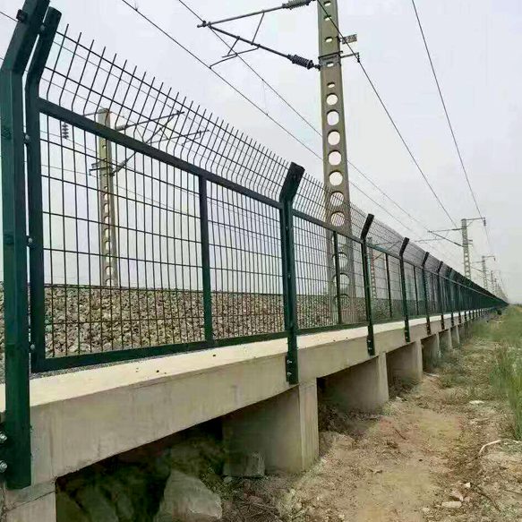 動車鐵路防護(hù)柵欄圖片1 動車鐵路防護(hù)柵欄圖片1