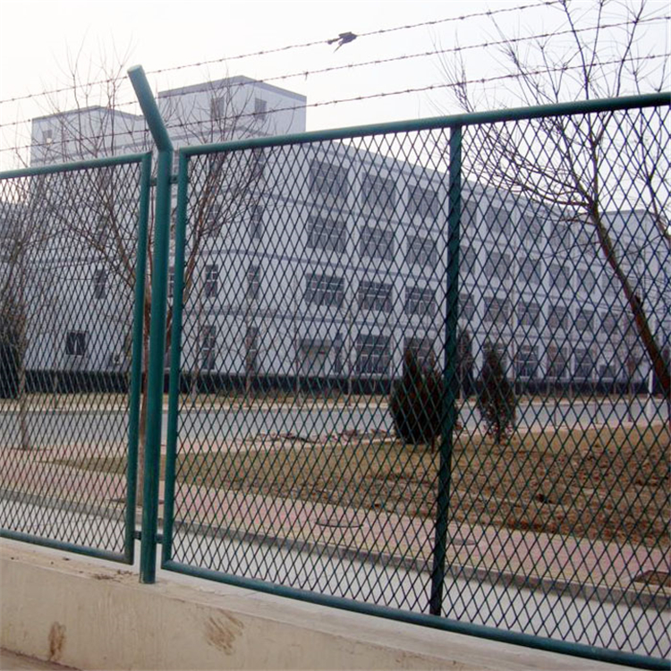 工業(yè)園區(qū)護欄網圖片2