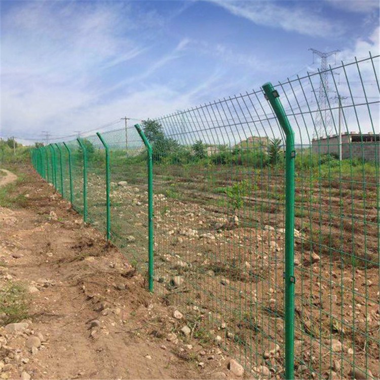 工業(yè)園區(qū)護欄網圖片4