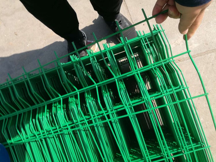 桃型柱護欄網(wǎng)圖片3 桃型柱護欄網(wǎng)圖片3