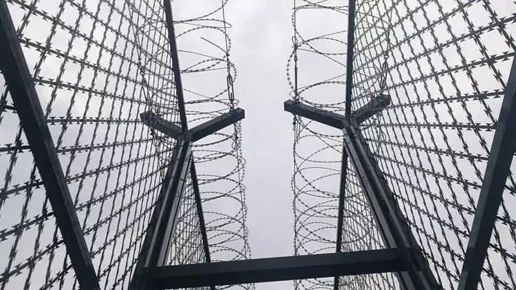 監(jiān)獄勞動改造區(qū)隔離網(wǎng)圖片1