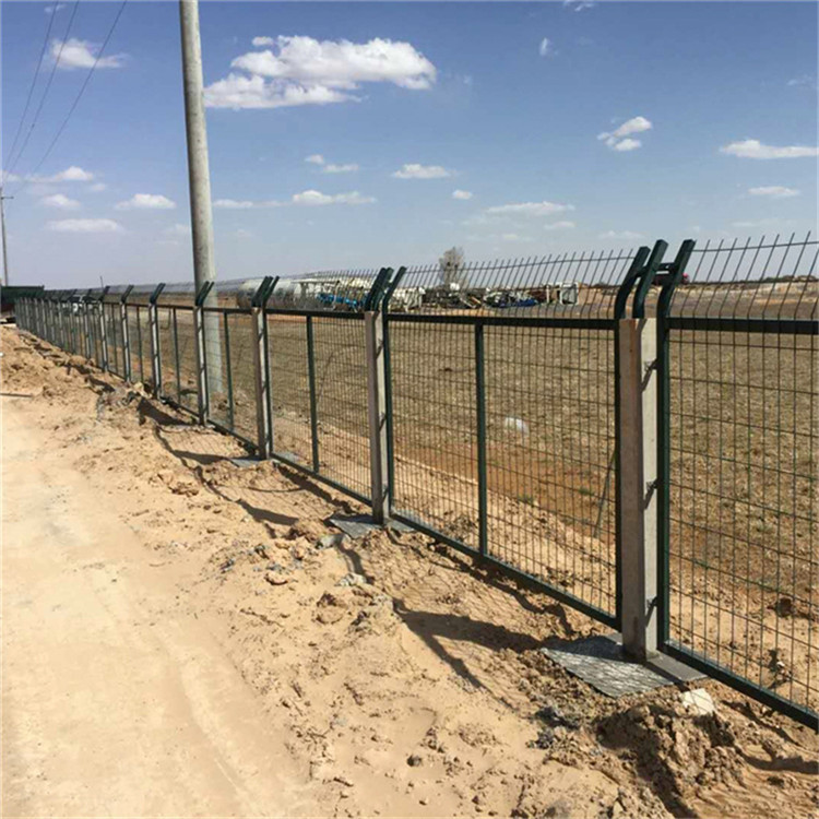 防護柵欄加密網(wǎng)片圖片1 防護柵欄加密網(wǎng)片圖片1