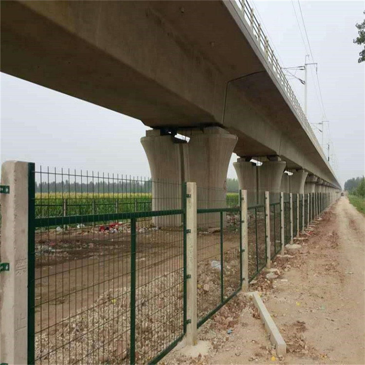 防護柵欄加密網(wǎng)片圖片3 防護柵欄加密網(wǎng)片圖片3