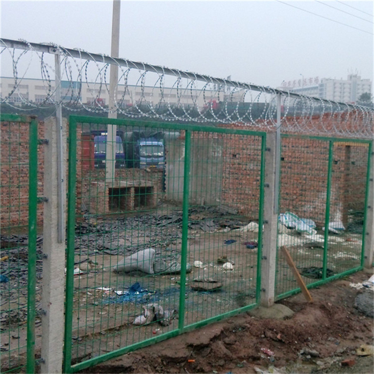 防護柵欄加密網(wǎng)片圖片4 防護柵欄加密網(wǎng)片圖片4