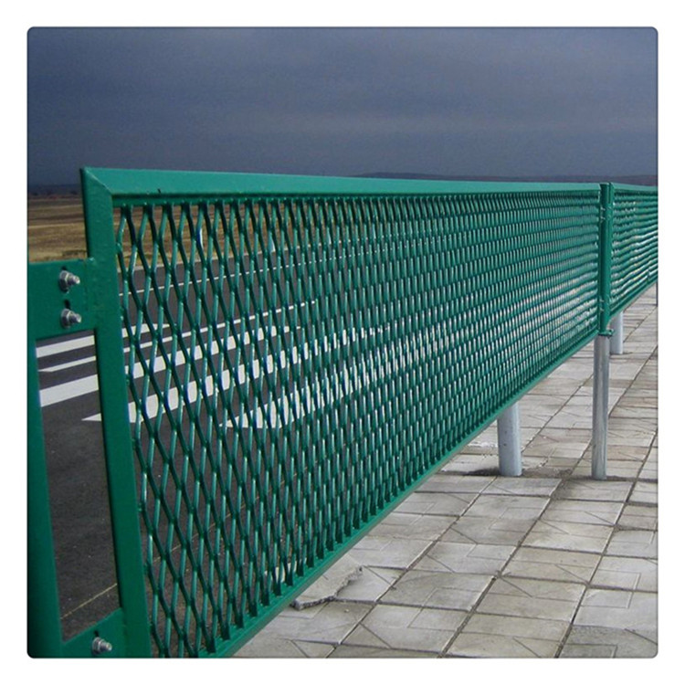 菱形孔護欄網(wǎng)圖片2 菱形孔護欄網(wǎng)圖片2