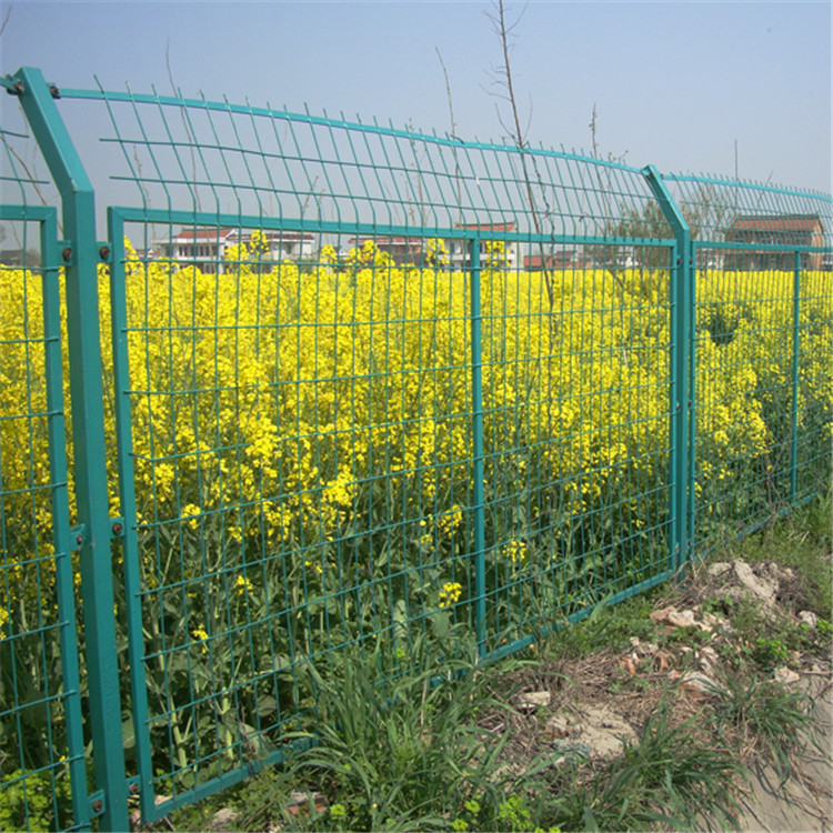 工業(yè)園區(qū)護欄網(wǎng)圖片3 工業(yè)園區(qū)護欄網(wǎng)圖片3