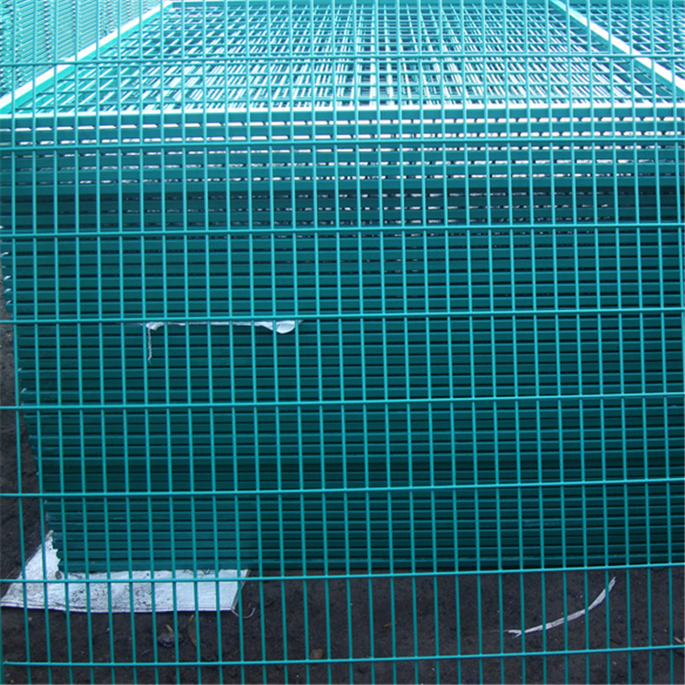 工業(yè)園區(qū)護欄網(wǎng)圖片4 工業(yè)園區(qū)護欄網(wǎng)圖片4