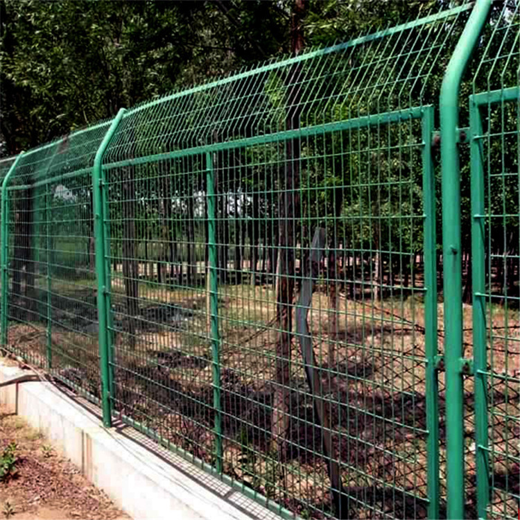 工業(yè)園區(qū)護(hù)欄網(wǎng)圖片3 工業(yè)園區(qū)護(hù)欄網(wǎng)圖片3