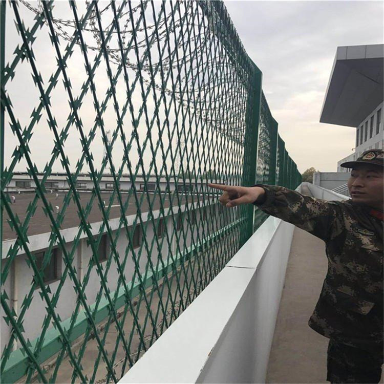 螺旋式刀片刺網(wǎng)圖片3 螺旋式刀片刺網(wǎng)圖片3