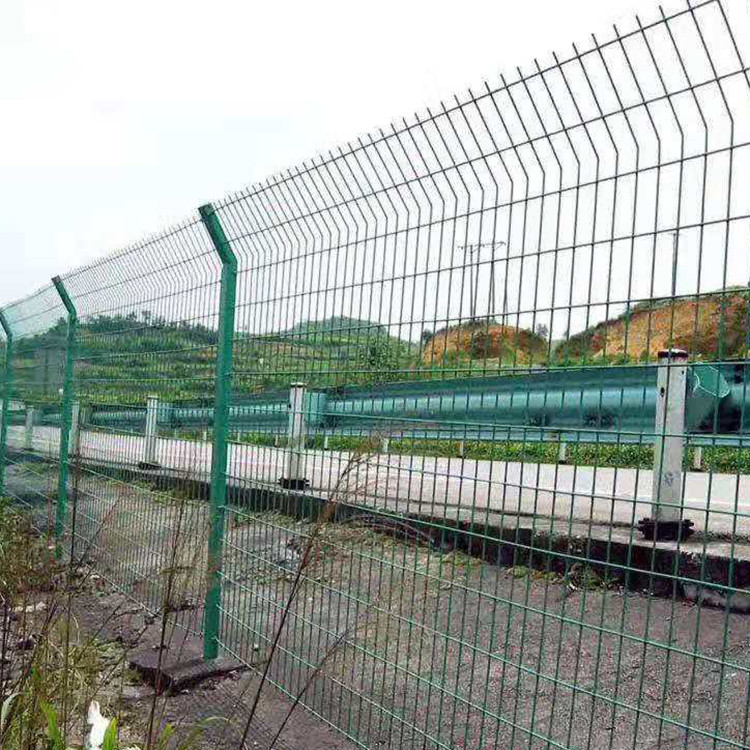 道路焊接綠色護(hù)欄圖片4 道路焊接綠色護(hù)欄圖片4