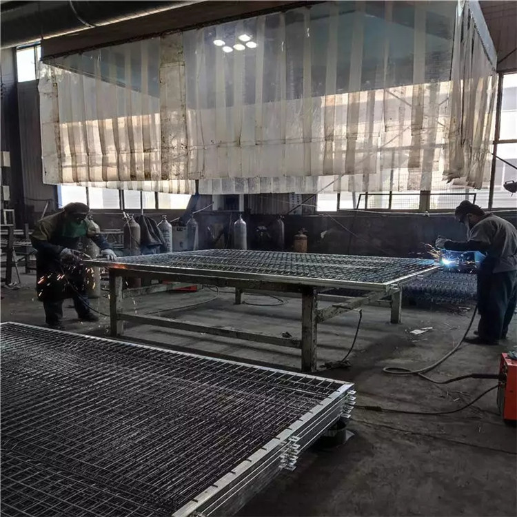 高速公路隔離柵圖片4 高速公路隔離柵圖片4