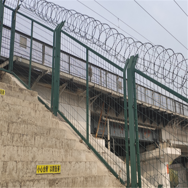 鐵路沿線隔離網(wǎng)圖片1 鐵路沿線隔離網(wǎng)圖片1