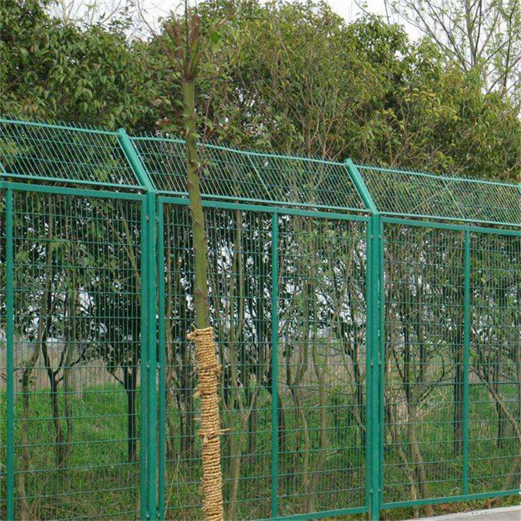 公路框架護(hù)欄網(wǎng)廠圖片4 公路框架護(hù)欄網(wǎng)廠圖片4