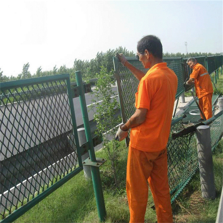 防眩隔離網(wǎng)圖片4 防眩隔離網(wǎng)圖片4