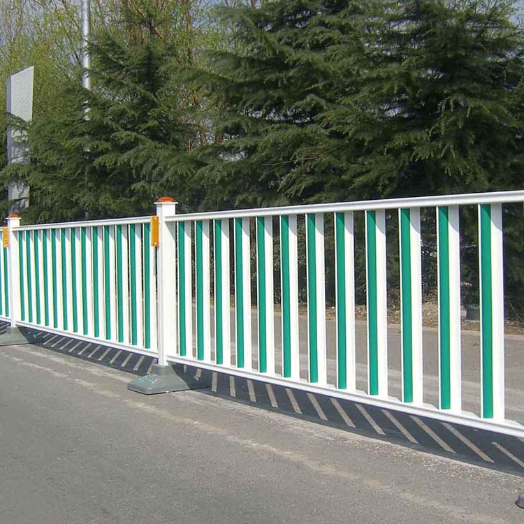 道路鋅鋼護(hù)欄圖片1 道路鋅鋼護(hù)欄圖片1