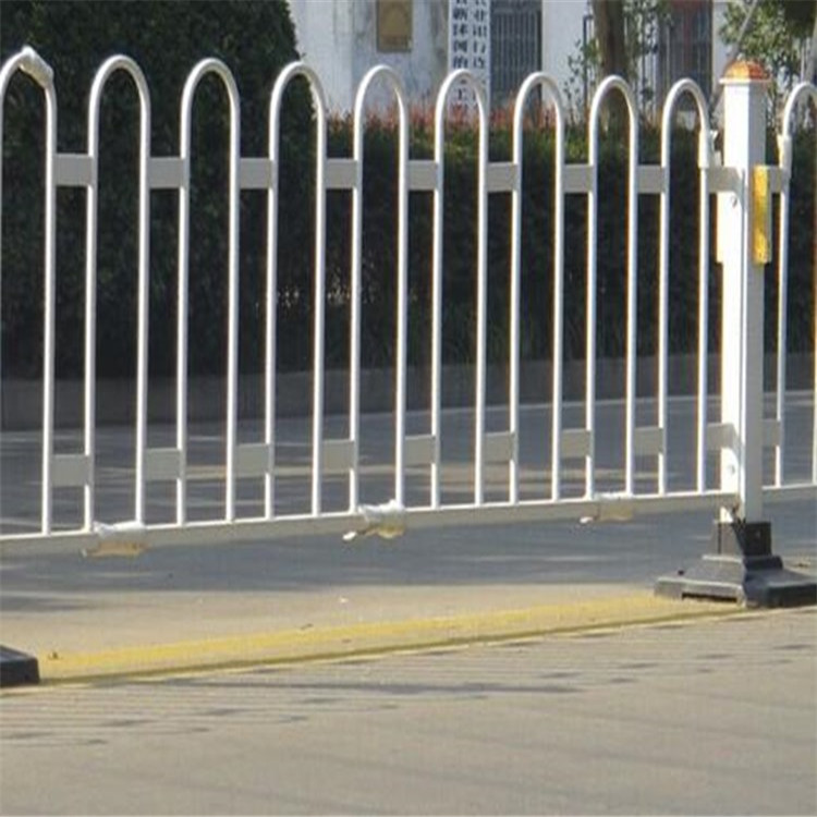 道路鋅鋼護(hù)欄圖片3 道路鋅鋼護(hù)欄圖片3