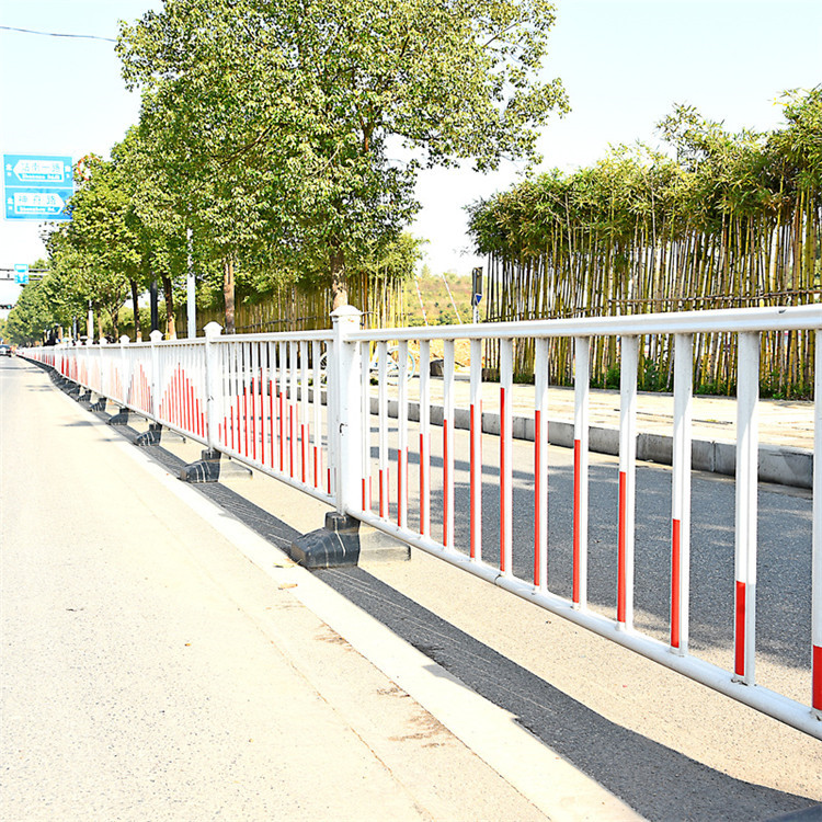 道路鋅鋼護(hù)欄圖片4 道路鋅鋼護(hù)欄圖片4